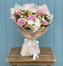 Букет цветов из:  Гвоздики, Орхидеи и Розы в Ачхой-Мартане