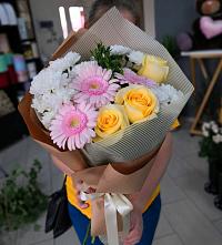 Букет цветов из:  Герберы, Розы и Хризантемы в Ачхой-Мартане