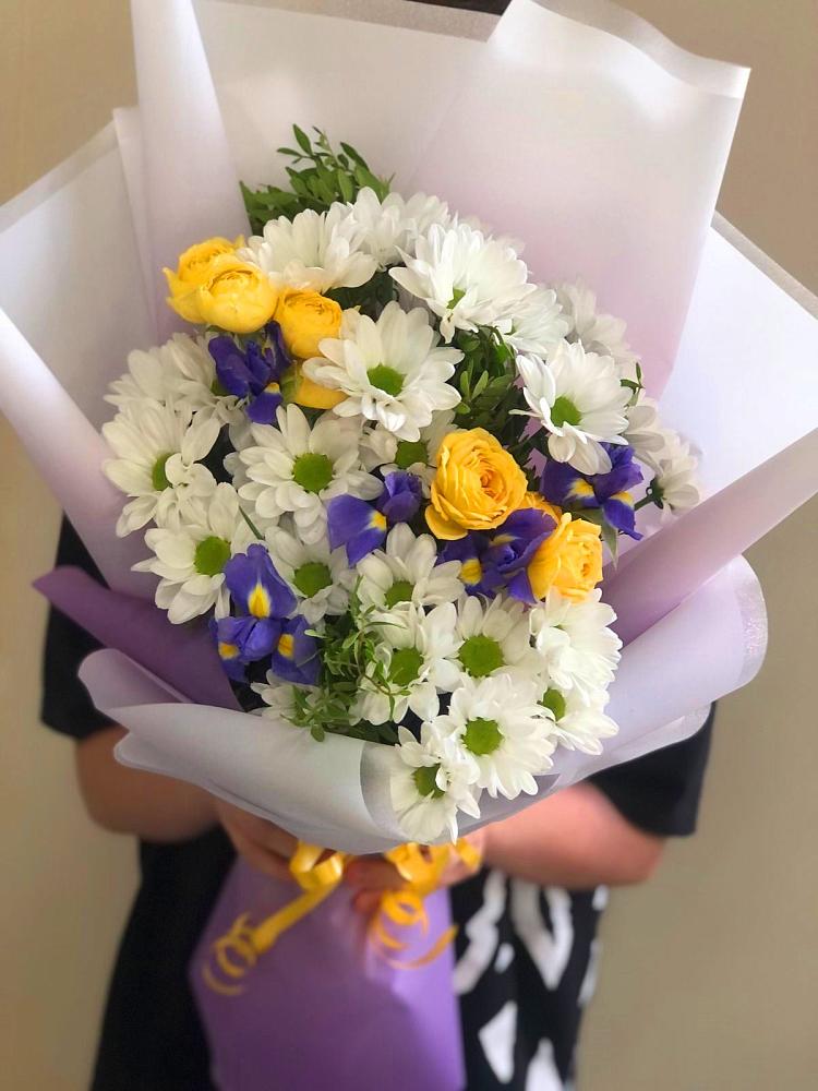 Букет цветов из: Ирисы, Хризантемы и Розы в Ачхой-Мартане