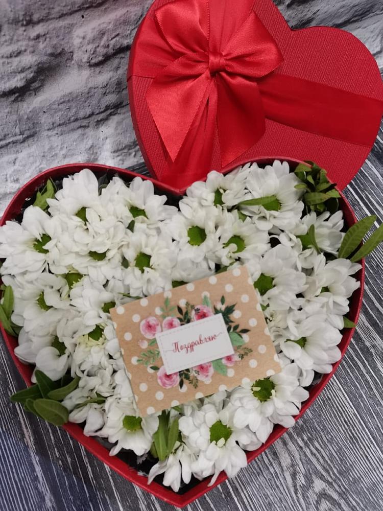 Цветочная композиция из Хризантемы в виде сердца в Ачхой-Мартане