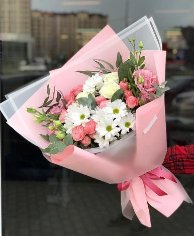 Букет цветов из: Розы, Лизиантусы и Хризантемы в Ачхой-Мартане