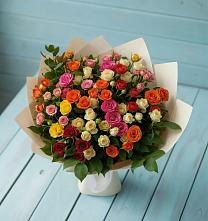 Букет Микс из разноцветных кустовых роз в Ачхой-Мартане
